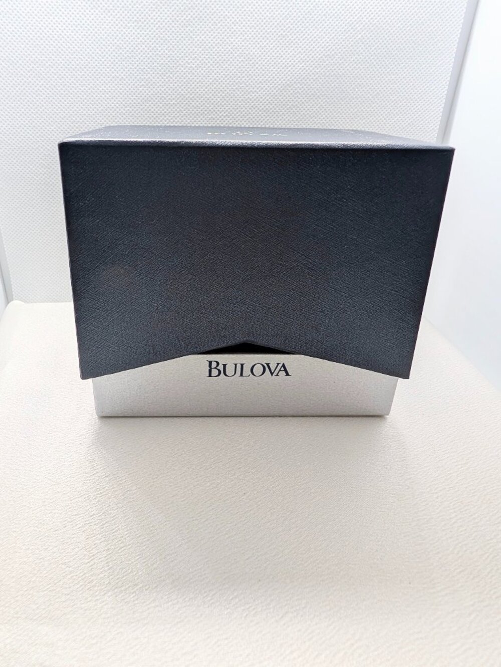 NEW Gentleman's Bulova Watch - Picture 11 of 13